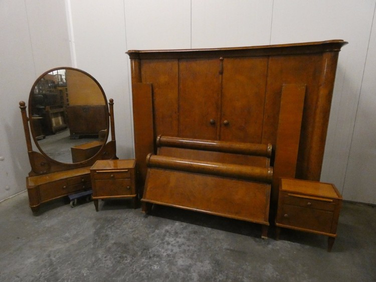 D 368 Art Deco Walnut Bedroom Set Wardrobe Bed Coiffeuse