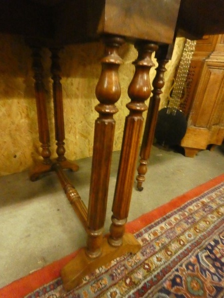 A 8552 - Flaptable Mahogany 19th century