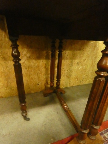 A 8552 - Flaptable Mahogany 19th century