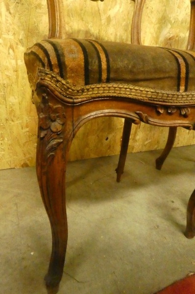 A 8562 - Louis XV 1900 Walnut chairs