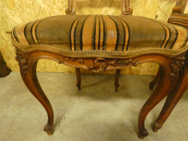 A 8562 - Louis XV 1900 Walnut chairs