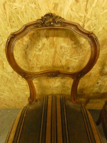 A 8562 - Louis XV 1900 Walnut chairs