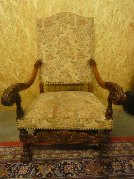 A 8565 - Louis XIII armchair