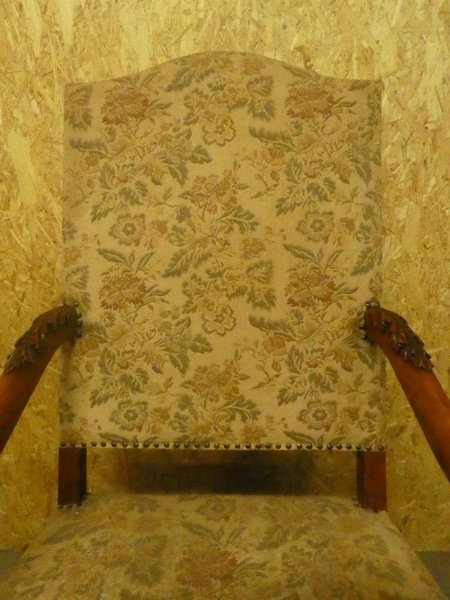 A 8565 - Louis XIII armchair