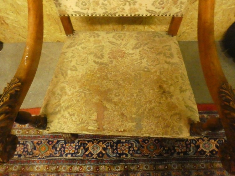 A 8565 - Louis XIII armchair