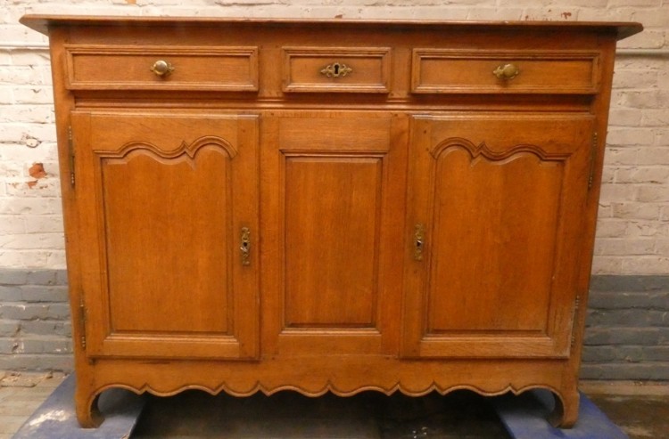 B 2338 - Dresse 1800 2 doors 3 drawers