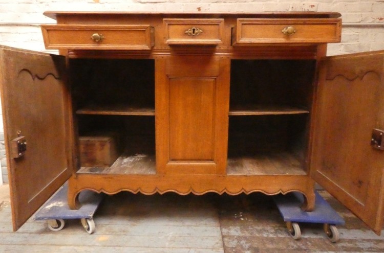 B 2338 - Dresse 1800 2 doors 3 drawers