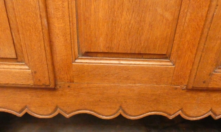 B 2338 - Dresse 1800 2 doors 3 drawers