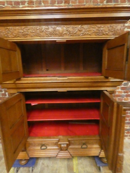 C 814 - Big Renaissance Cabinet oak