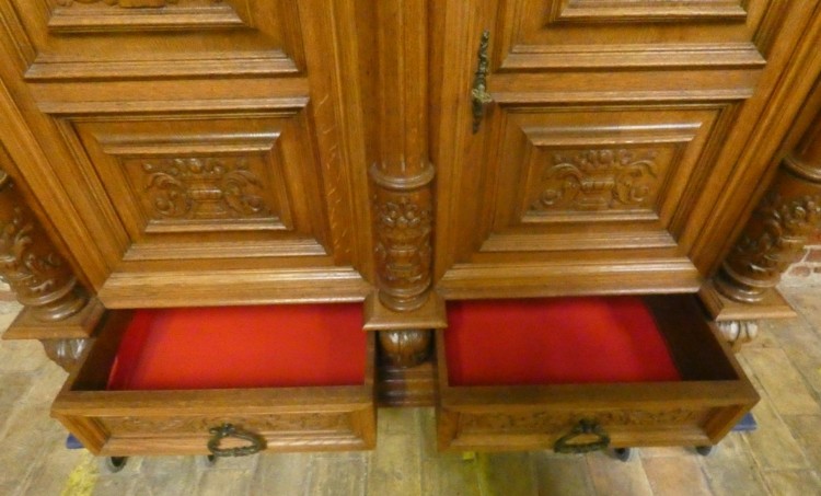 C 814 - Big Renaissance Cabinet oak