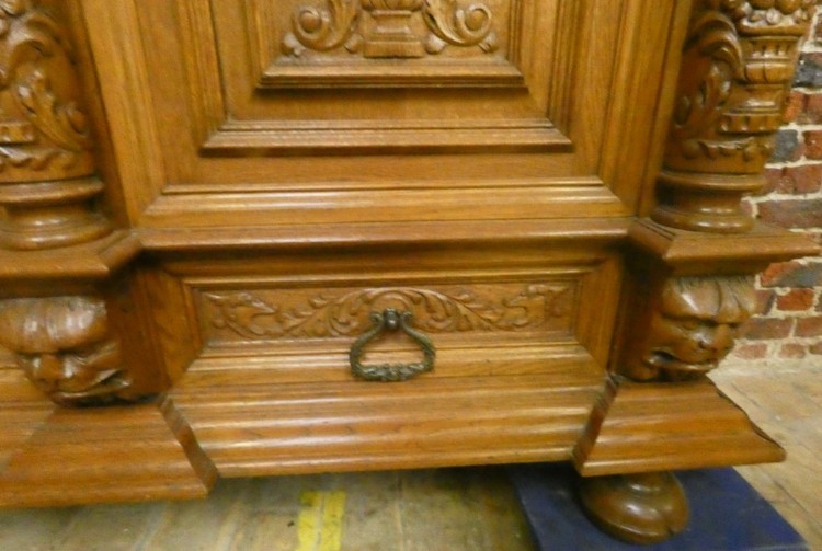 C 814 - Big Renaissance Cabinet oak