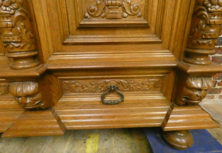 C 814 - Big Renaissance Cabinet oak