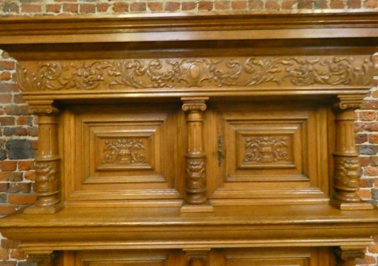 C 814 - Big Renaissance Cabinet oak