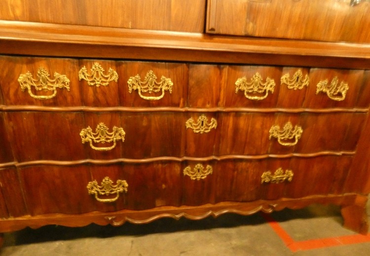 C 834 - Dutch Cabinet