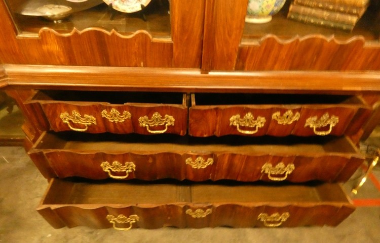 C 834 - Dutch Cabinet