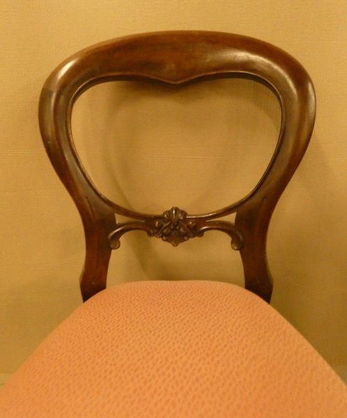 C 838 - Table Louis Philippe + 6 chairs