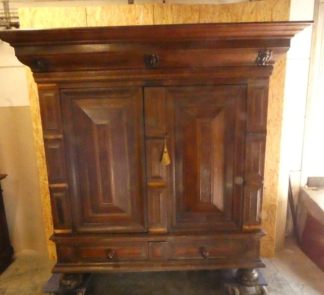 C 844 - 18th Century Kussenkast