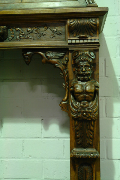 D 272 - Mantelpiece Renaissance Walnut Unique piece