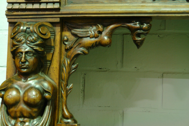 D 272 - Mantelpiece Renaissance Walnut Unique piece