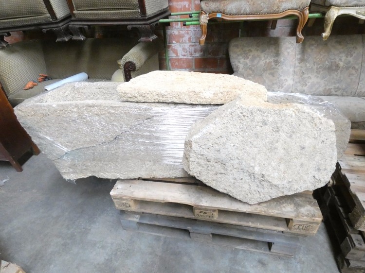 D 369 - sarcophagus Carolingian period stone shell hard heel