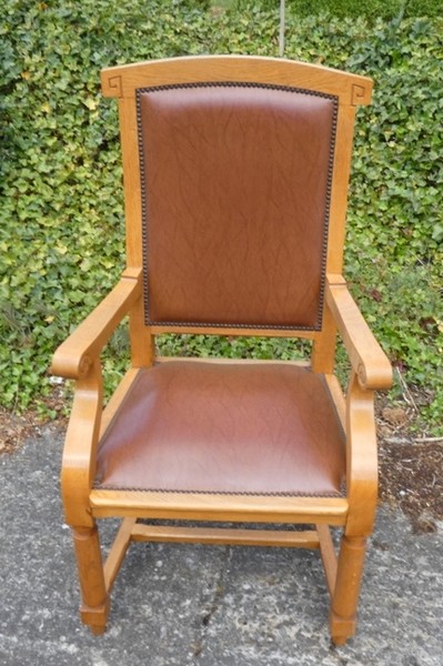 D 387 - Court Set 7 benches Juge Chair Counter 2 loyers benches 2 chairs