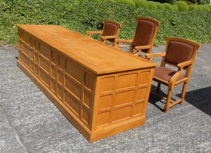 D 387 - Court Set 7 benches Juge Chair Counter 2 loyers benches 2 chairs